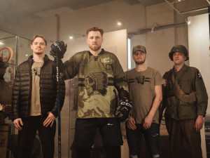 Hokejisté nastoupí ve speciálních dresech s vojenskými prvky, připomenou si tak 80. výročí osvobození Plzně