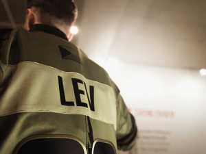 Hokejisté nastoupí ve speciálních dresech s vojenskými prvky, připomenou si tak 80. výročí osvobození Plzně