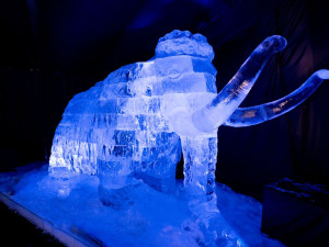 V ledáriu plném ledových soch prehistorických zvířat zažijete pravěk na vlastní kůži při teplotě minus 10 stupňů