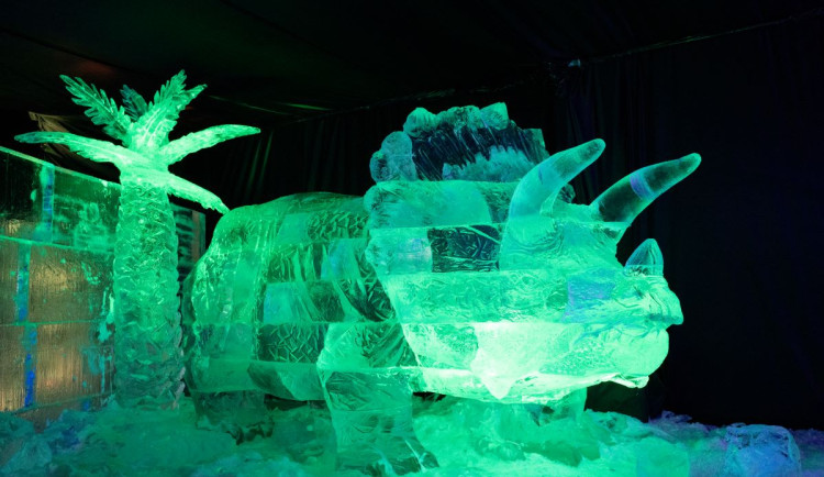 V ledáriu plném ledových soch prehistorických zvířat zažijete pravěk na vlastní kůži při teplotě minus 10 stupňů