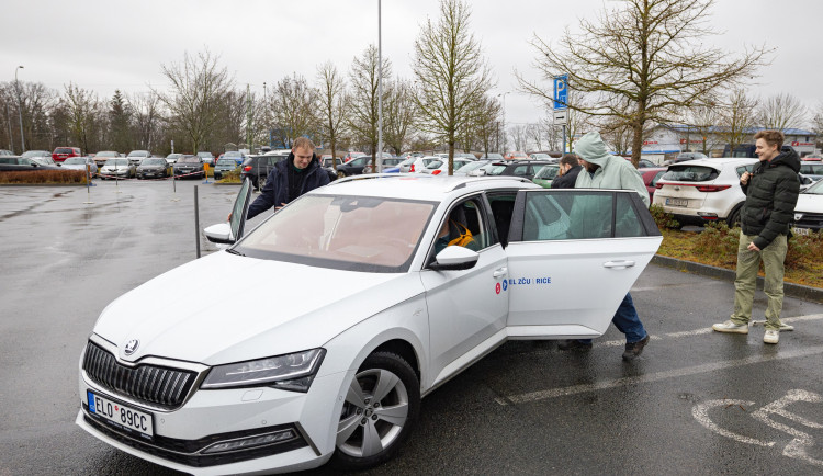 Univerzita chce přilákat studenty na nové programy, nabízí například studium elektromobility