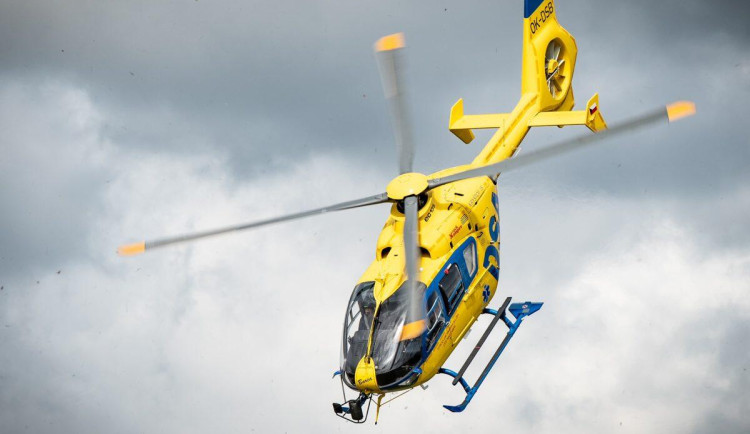 Na dálnici D4 zasahuje zdravotnický vrtulník, provoz ve směru na Písek je zastaven