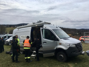 Turisté našli v lese mrtvolu, nejspíš jde o pohřešovaného policistu