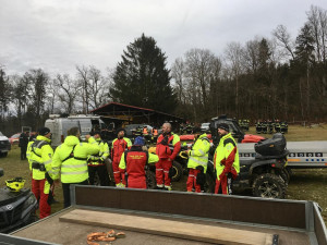 Turisté našli v lese mrtvolu, nejspíš jde o pohřešovaného policistu