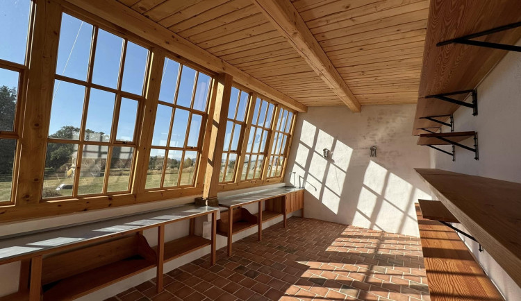 Zámek Červené Poříčí opravil zahradní altánek a nejmenší zámeckou oranžerii