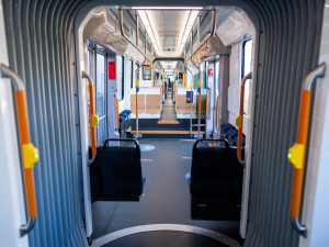 Škodováci vyrobili nejdelší tramvaj na světě, měří téměř 60 metrů. Dvanáct obřích souprav bude jezdit v SRN