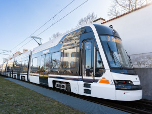 Škodováci vyrobili nejdelší tramvaj na světě, měří téměř 60 metrů. Dvanáct obřích souprav bude jezdit v SRN