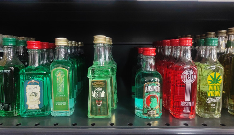 Ne každý absint je pravý. Česko je zaplavené napodobeninami z levných ingrediencí