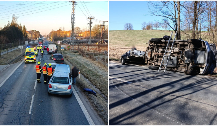 Řidič přejel do protisměru a střetl se s pěti auty, další se převrátil s vozíkem, když se vyhýbal zvěři