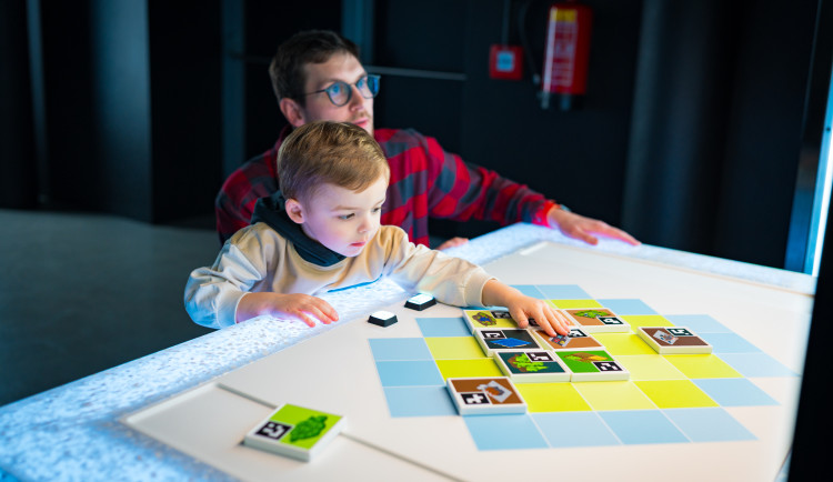 Techmanie ukazuje udržitelný svět, nová expozice láká na světelné prvky i vůně