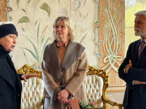 Prezidenta Petra Pavla provedli po svém zámku v Týnci jeho majitelé. Obří barokní skvost opravovali 25 let