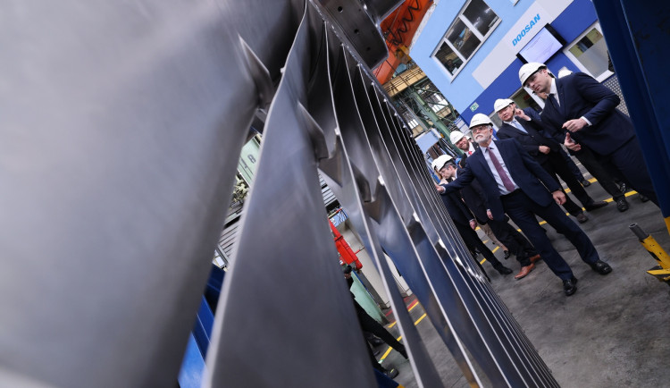 Prezident Pavel navštívil Škodu JS