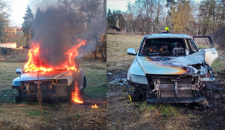Z auta zbyl jen ohořelý vrak