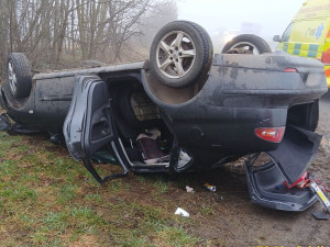 Při střetu osobáku se srnkou se zranil řidič a čtyři děti
