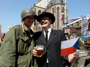 Při Slavnostech svobody obsadí Plzeň na tisíc nadšenců v dobových uniformách. Dorazí i americká kolová bestie