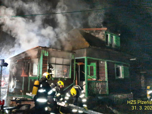 Dobývání středověkého hradu s vodním příkopem připomínal zásah hasičů u hořící chaty stojící na ostrůvku