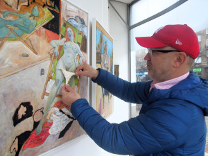 Jiří Boudník teď vystavuje v Plzni své obrazy zachycující nahé newyorské slečny