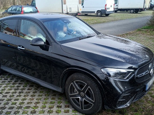 Příliš rychle jela ve městě i tato řidička vozu značky Mercedes
