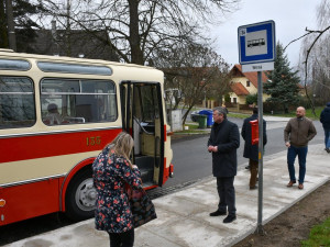 Zcela nová autobusová linka MHD číslo 36 zajíždí i do míst, kde jsou velmi úzké komunikace