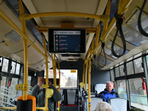 Zcela nová autobusová linka MHD číslo 36 zajíždí i do míst, kde jsou velmi úzké komunikace