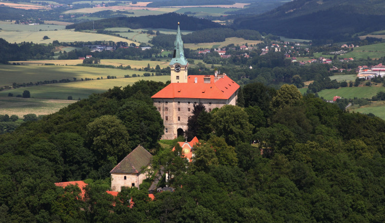 Legendární zámek Zelená Hora u Nepomuku proslavili Černí baroni. Teď je nemovitost na prodej