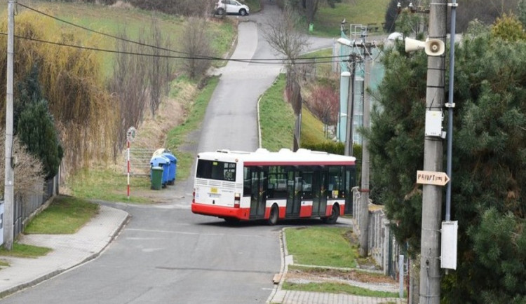 Nová autobusová linka MHD číslo 36 zajíždí i do míst, kde jsou velmi úzké komunikace