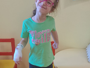 Mozková příhoda převrátila život teprve šestileté Nellince. Rodiče museli okamžitě udělat osudové rozhodnutí