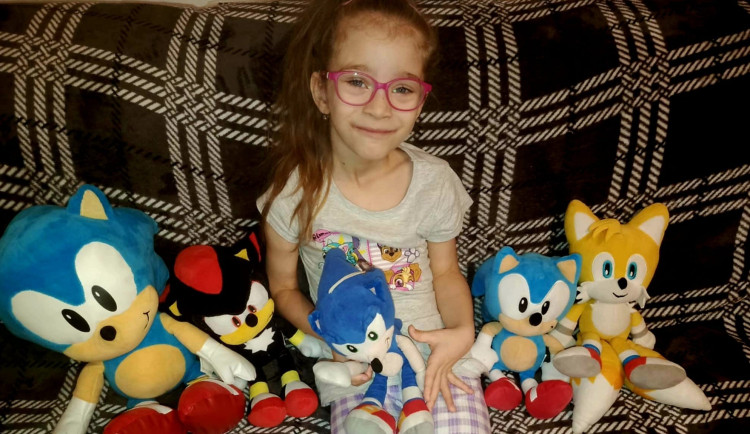 Mozková příhoda převrátila život teprve šestileté Nellince. Rodiče museli okamžitě udělat osudové rozhodnutí