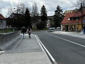 Nový most překvapil občany svým velmi netradičním zábradlím