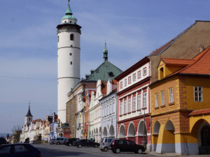 Dobrovolní hasiči poběží s výstrojí na věž kostela v Domažlicích. Zdolat musí 194 schodů se zátěží o váze 20 kg