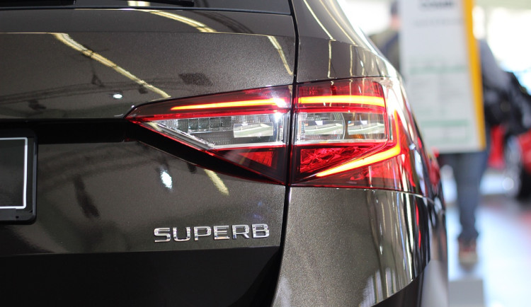 Motorová vozidla a elektrická zařízení: hlavní tahouni českého vývozu v únoru