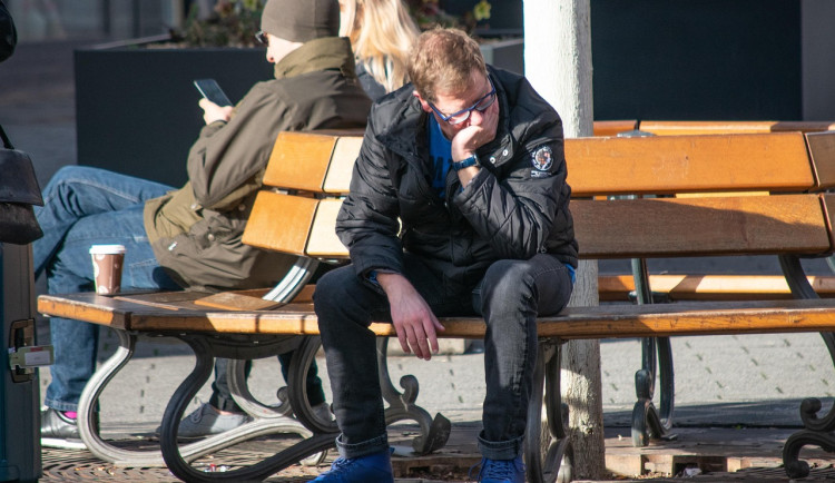 Růst nezaměstnanosti v březnu: Pozitivní i varovné signály