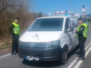 Policisté v dubnu uskutečnili rozsáhlou síť pobytových kontrol cizinců. Hledali padělané doklady i nelegální pracovníky