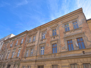 Město za 47 milionů opraví dva domy u centra, vznikne tam 16 bytů pro rodiny i vybrané profese