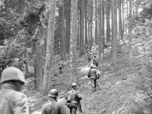 Jako první americký voják pronikl na československé území 18. dubna 1945 Merrill Rudes