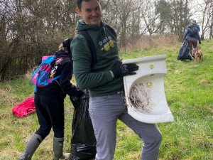 Božani a Božanky uklízeli okolí řeky Úslavy