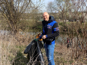 Božani a Božanky uklízeli okolí řeky Úslavy