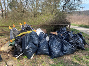 Božani a Božanky uklízeli okolí řeky Úslavy