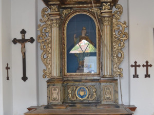 Opravené kapli na návsi v Černicích požehná o Velikonocích plzeňský biskup Tomáš Holub