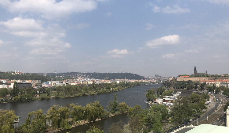 Praha bude mít heliport plovoucí na Vltavě, hotov má být příští rok