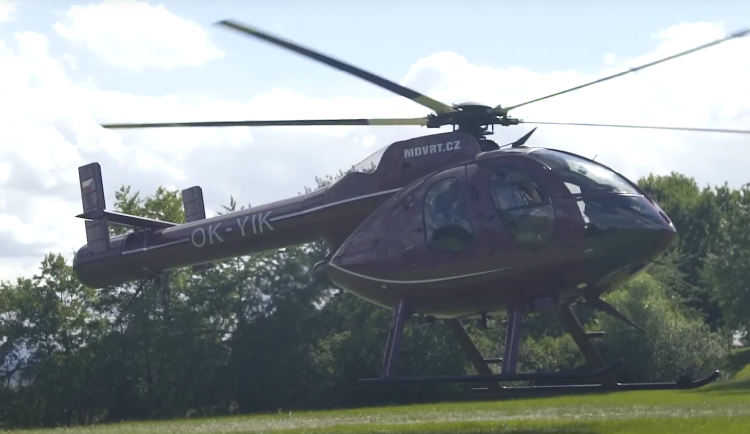 Podnikatel se publicitě vyhýbá. Je možné ho ale zahlédnout v reklamním klipu, kde vystupuje jako pilot svého vrtulníku.