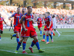 Fotbalisté Plzně porazili na úvod nadstavby Spartu 2:0 a upevnili si druhé místo