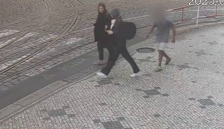 Násilník napadl v centru Prahy několik žen, policie hledá další oběti