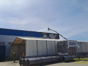 Jeden mrtvý při požáru lakovny na Tachovsku, další dva zranění bojují o život