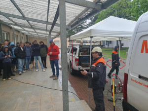 Studenti SOU elektrotechnického v Plzni nabírali zkušenosti „z terénu“ od odborníků z ČEZ