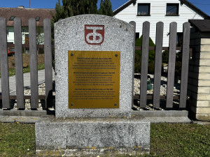 Pomník ve Všerubech připomínající kapitulaci 11. tankové divize