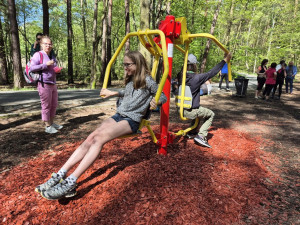 Na pláži u oblíbeného Boleváku vzniklo nové venkovní fitness hřiště