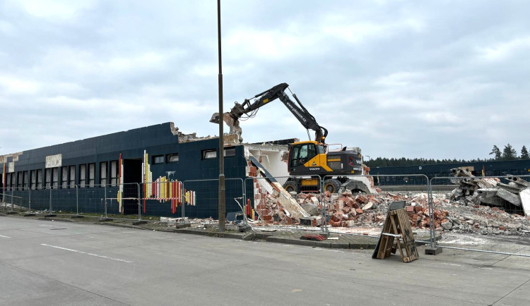 Takto se demolovala ikonická celnice na Rozvadově