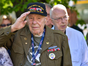 Ve válce nikdo nevyhrává, všichni prohrávají, řekl v Plzni americký veterán