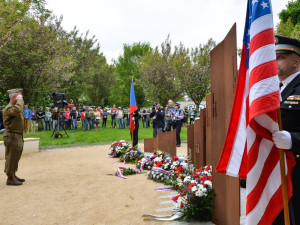Plzeň slavnostně odhalila nový památník osvoboditelům. Ne všechny potěšil